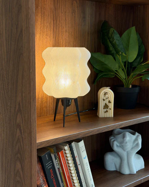 Wavy Lamp – Modern Tripod Ambient Table Lamp (E27 | PLA)